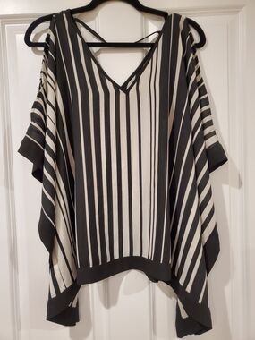 Women’s Black and White Striped V-Neck Cold-Shoulder Top, Size XL